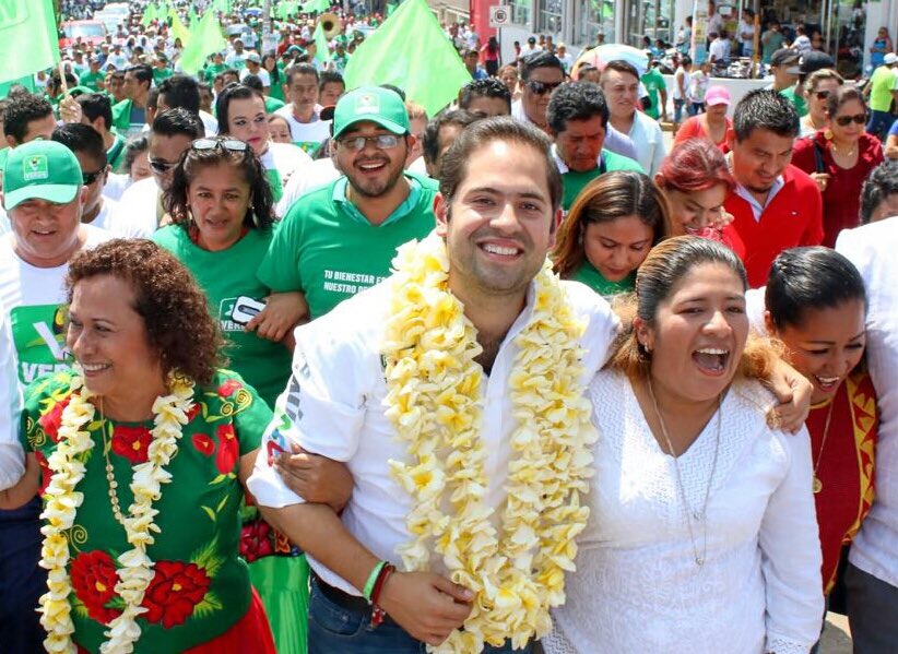 JavierVillacana's tweet photo. Multitudinario respaldo en el Istmo de la militancia y ciudadanía a la candidatura de @RaulBCCue Vamos a ganar porque tenemos las mejores propuesta y agenda legislativa. Desde Matias Romero @OaxacaCDEPRI demuestra unidad y lealtad https://t.co/8goyP7ZWRL