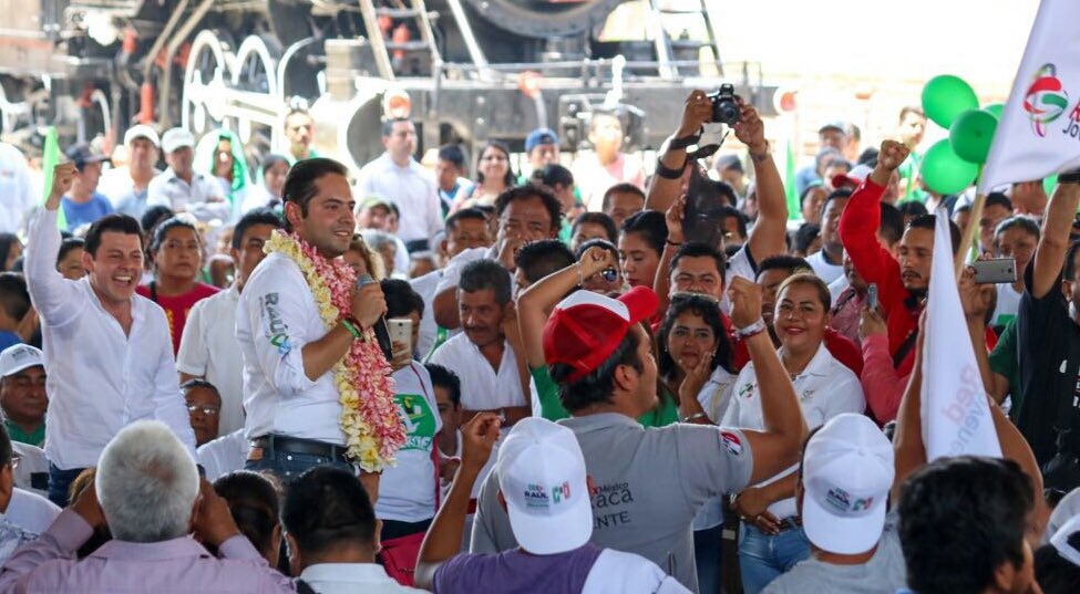 JavierVillacana's tweet photo. Multitudinario respaldo en el Istmo de la militancia y ciudadanía a la candidatura de @RaulBCCue Vamos a ganar porque tenemos las mejores propuesta y agenda legislativa. Desde Matias Romero @OaxacaCDEPRI demuestra unidad y lealtad https://t.co/8goyP7ZWRL