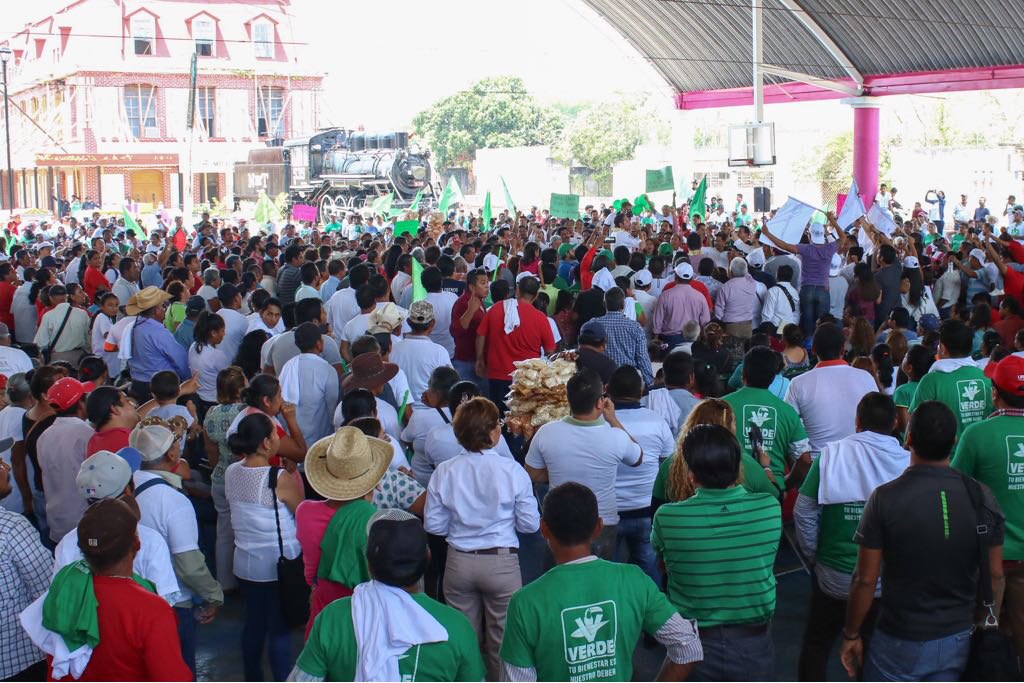 JavierVillacana's tweet photo. Multitudinario respaldo en el Istmo de la militancia y ciudadanía a la candidatura de @RaulBCCue Vamos a ganar porque tenemos las mejores propuesta y agenda legislativa. Desde Matias Romero @OaxacaCDEPRI demuestra unidad y lealtad https://t.co/8goyP7ZWRL