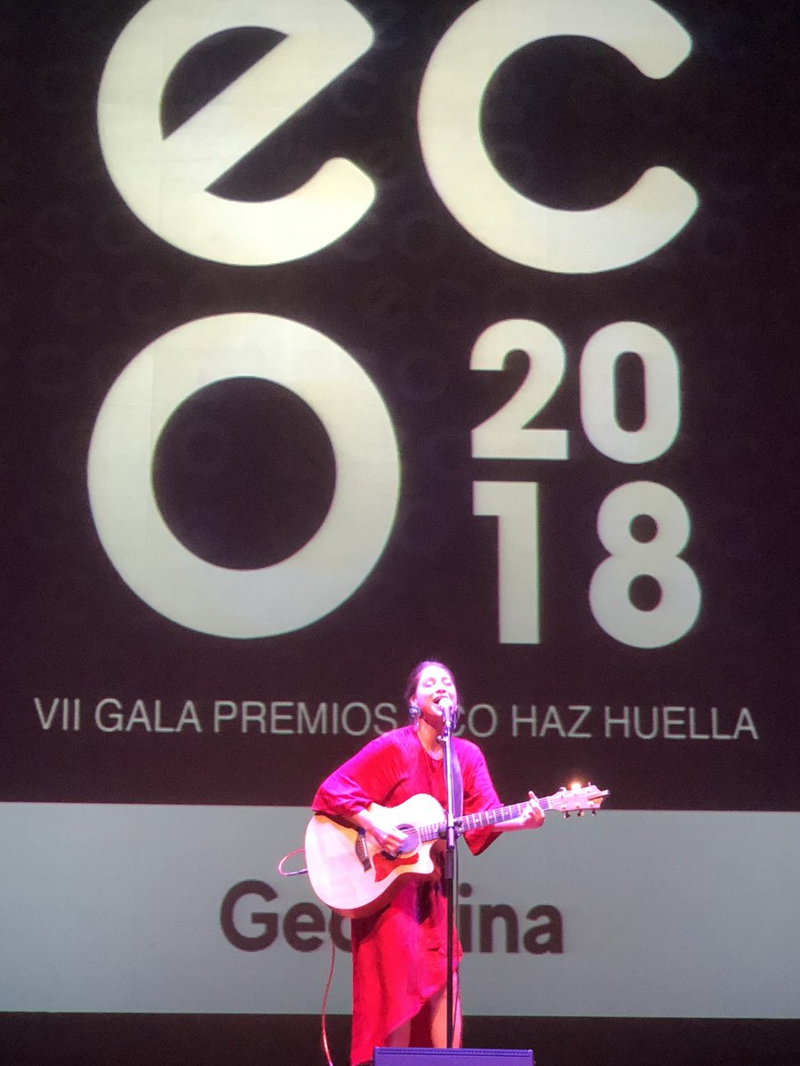 Ponemos punto final a esta gala con la actuación de la artista internacional <a href="/georginamusica/">Georgina</a> #premioseco #leonesp