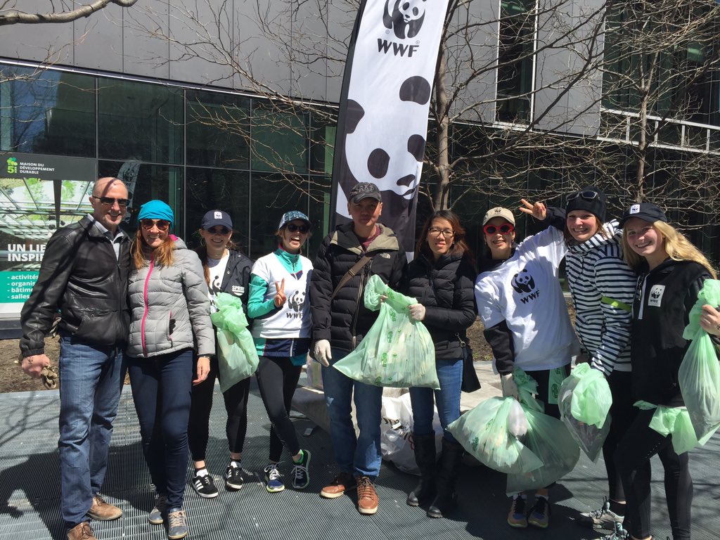 WWFCanadaFR's tweet photo. Super première édition du #ploggingwwf à Montréal! Les valeureux joggeurs et marcheurs ont permis de retirer près de 45 kg de déchets des rues et espaces verts publics! https://t.co/c2ixhL8eug