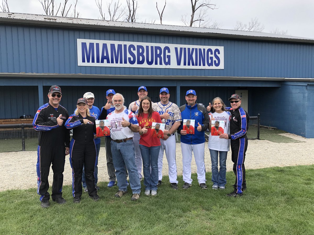 teamfastrax's tweet image. Moments ago at @BaseballBurg #AmericasSkydivingTeam had an #OnTimeOnTarget performance as the Vikings took the field against the Bellbrook Eagles. 

Today we honor WWII Army Veteran PFC William "Jimmy" Phillips.  Thank for your service  

#LargeFlags @employeebgcheck #ArmyStrong