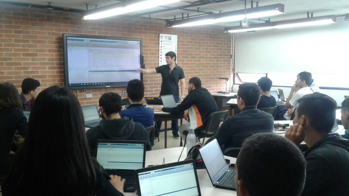 IEEEPUJ's tweet photo. ¡Un éxito el curso de Matlab! Esto fue parte del curso de Matlab donde estudiantes de otras carreras participaron activamente.  Gracias a todos los asistentes. https://t.co/eR7hqI0bYT