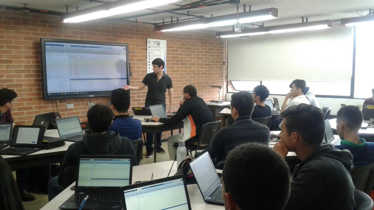 IEEEPUJ's tweet photo. ¡Un éxito el curso de Matlab! Esto fue parte del curso de Matlab donde estudiantes de otras carreras participaron activamente.  Gracias a todos los asistentes. https://t.co/eR7hqI0bYT