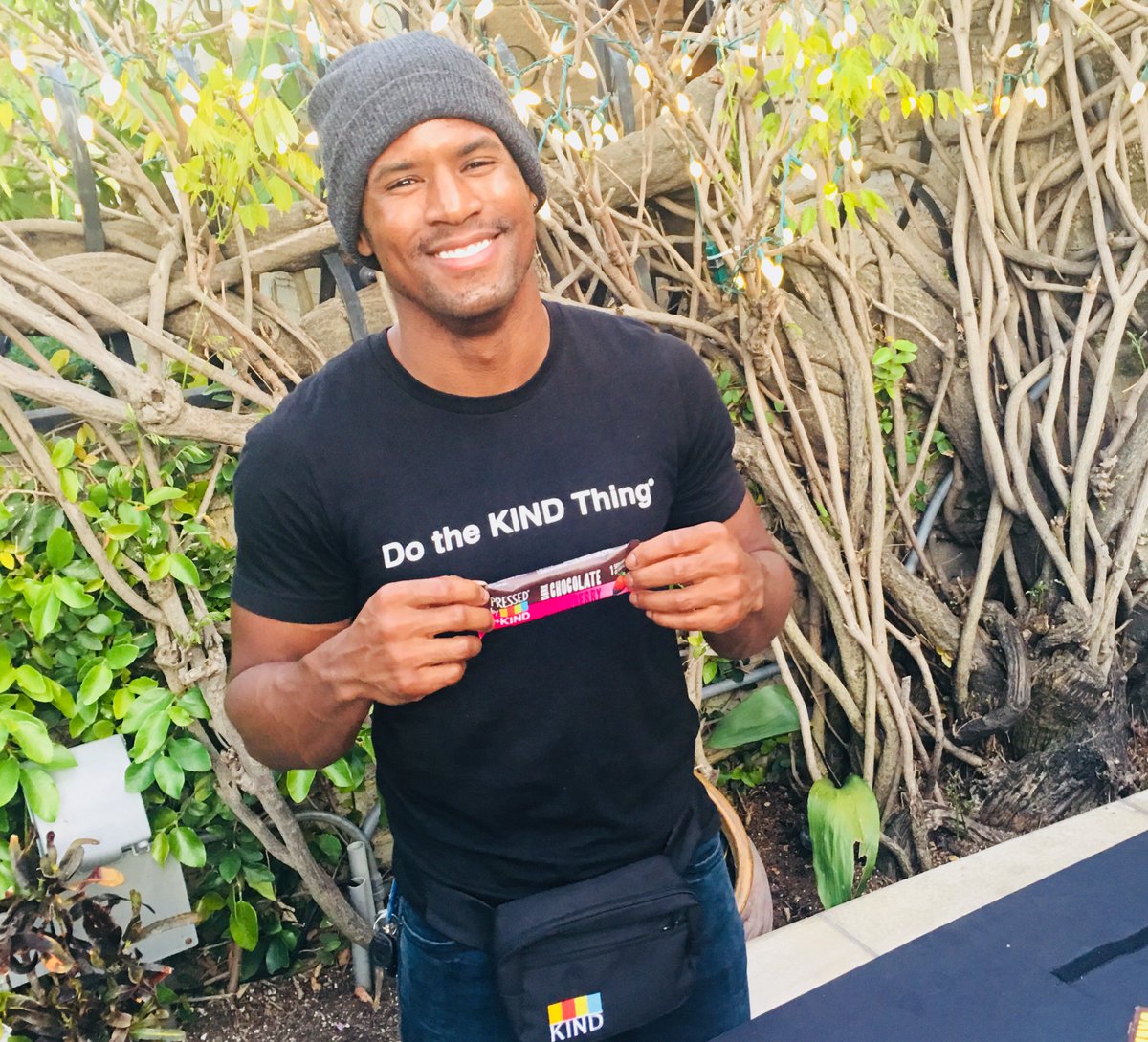 GeffenPlayhouse's tweet photo. If you're planning to RSVP "yes" to Significant Other, remember to #GiveKINDaTry & grab a couple of healthy & delicious @KINDSnacks from our concessions bar either before or during intermission. #SignificantOtherGP #enjoy #snacksmart #thankyoutooursponsor https://t.co/jmsuMXWDfw