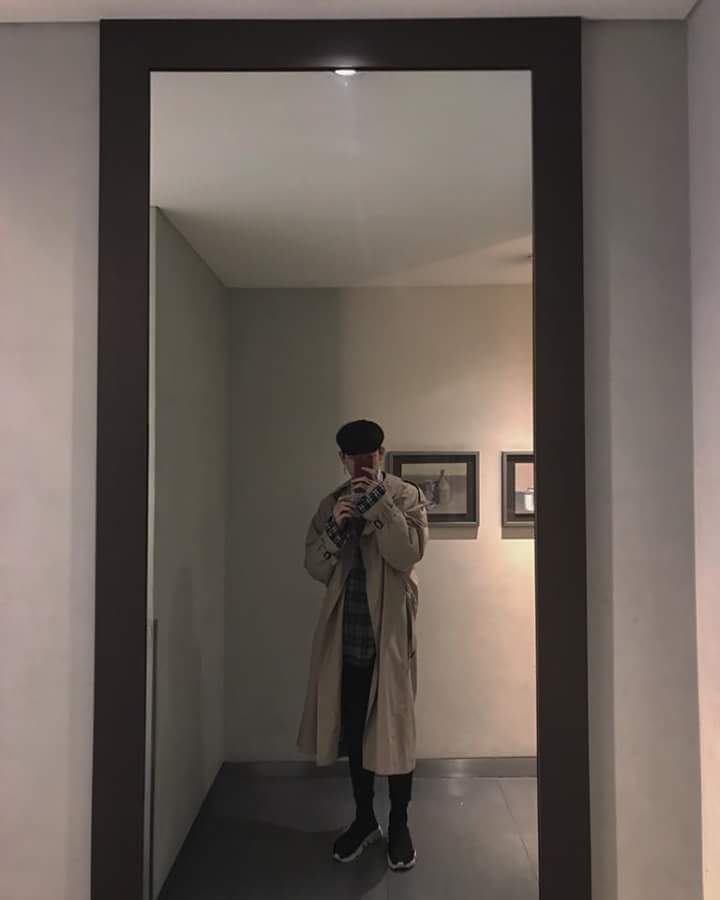 BOYFRIEND_twt's tweet photo. [#SanE] man in the mirror https://t.co/zxeqa3JgVc