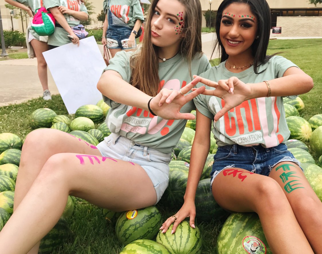UH_AXO's tweet photo. We want to thank EVERYONE who made our first ever Red Carnation Week and our annual Watermelon Bust a success. We couldn’t have done it without y’all! 🤩🏆🍉 https://t.co/YpVtaVAixJ