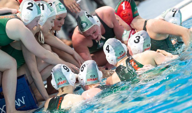 EdeStad's tweet photo. Van Gent Finaleweken: Polar Bears pakt landstitel na thriller EDE De waterpolovrouwen van Polar Bears zijn zaterdagavond voor het eerst in bijna acht jaar tijd landskampioen geworden. In een thriller tegen bekerwinnaar ZVL, wisten de Edese... https://t.co/N2jdQNeELT https://t.co/MQfaXCyLyG
