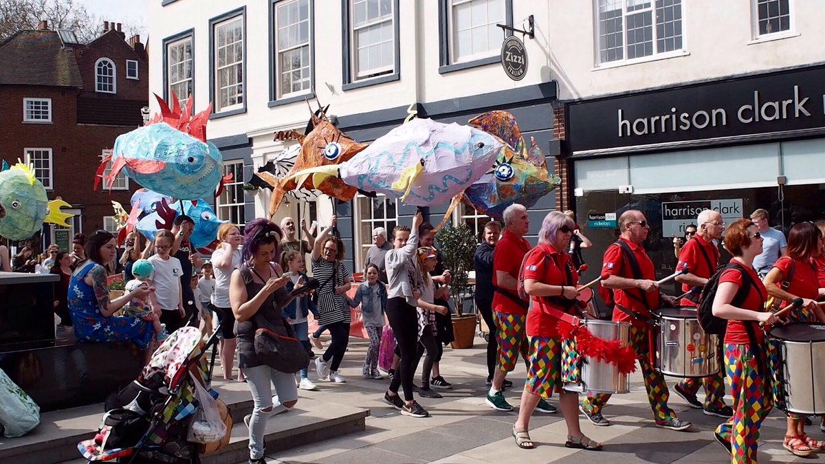 Fabulous weather for today's wonderful procession for #WorldFishMigrationDay @shadsevern @severnrivers in #Worcester