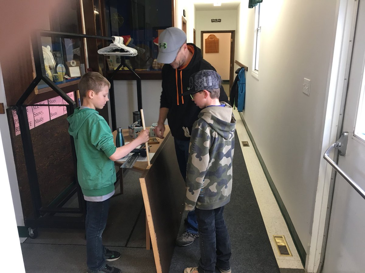 Redcliff_BP's tweet image. Volunteer/Committee member/Scout Leader @MikeLukacs teaching a couple #scouts how to repair a stripped screw hole for a door hinge! Great job Mike! #volunteer #passontheknowledge #teachtheyoung #Redcliff