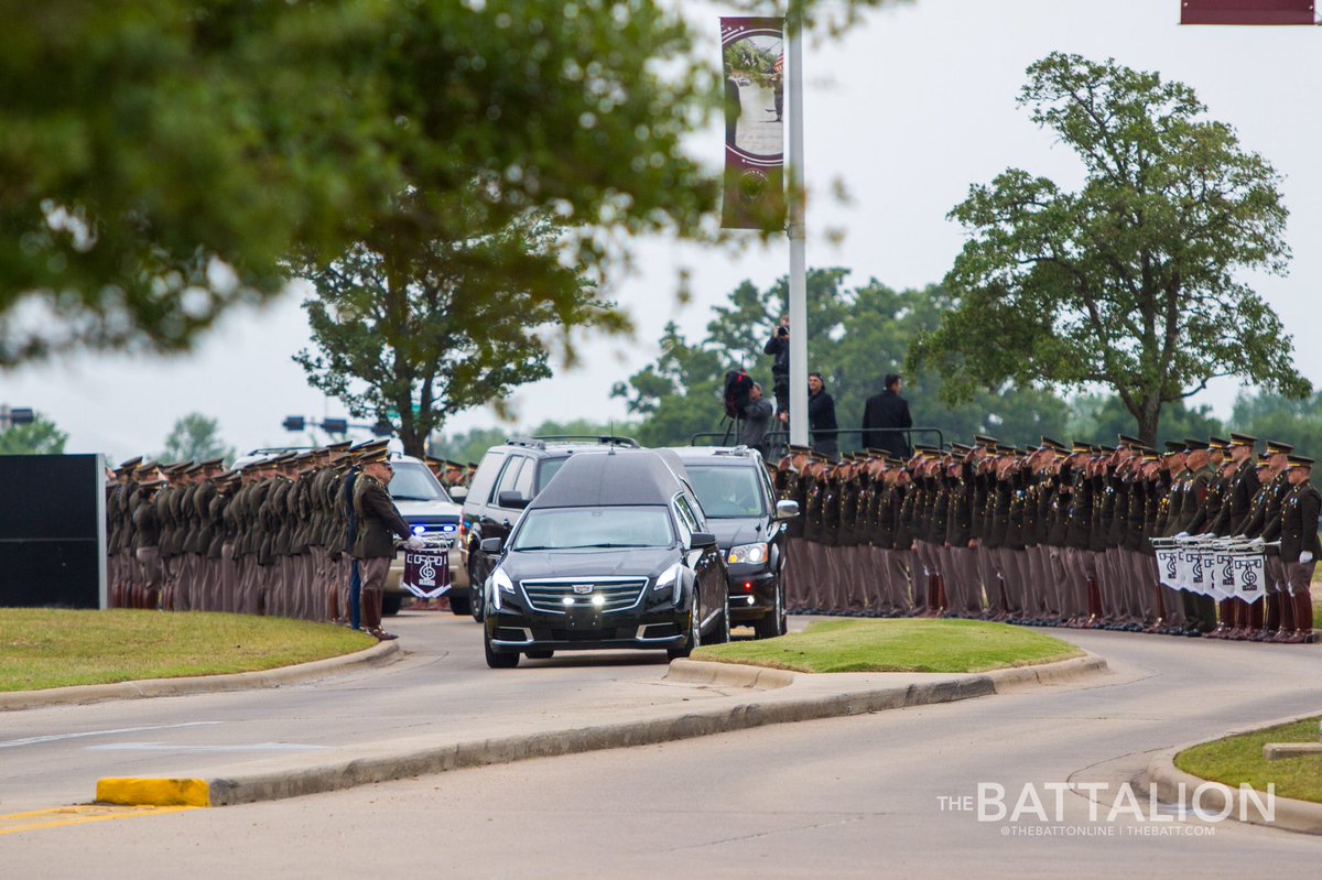 TheBattOnline's tweet photo. 700 cadets lined Barbara Bush Drive to pay their respects to former first lady Barbara Bush during the processional to the Bush family’s burial plot. https://t.co/kaFjGadl0N