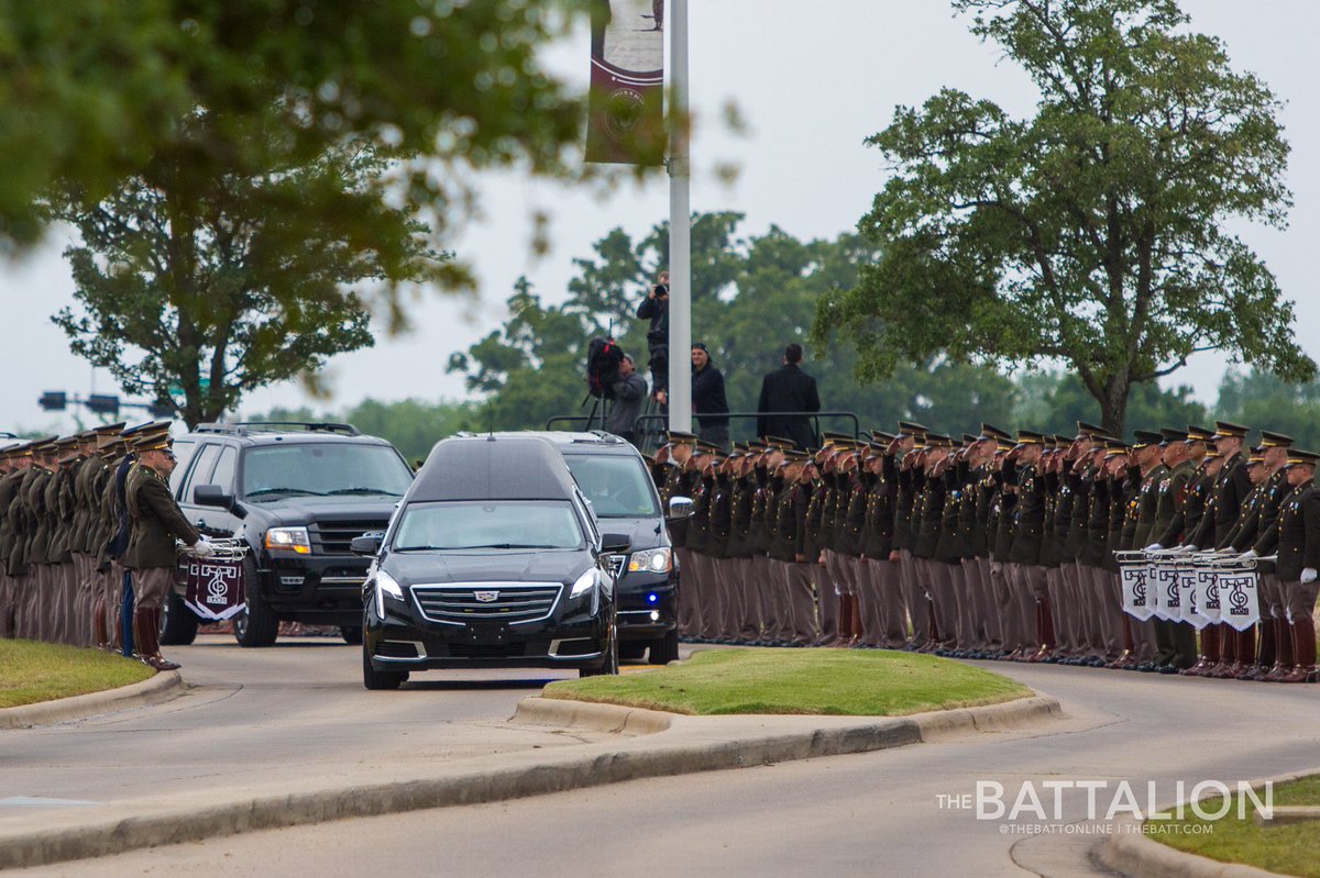 TheBattOnline's tweet photo. 700 cadets lined Barbara Bush Drive to pay their respects to former first lady Barbara Bush during the processional to the Bush family’s burial plot. https://t.co/kaFjGadl0N