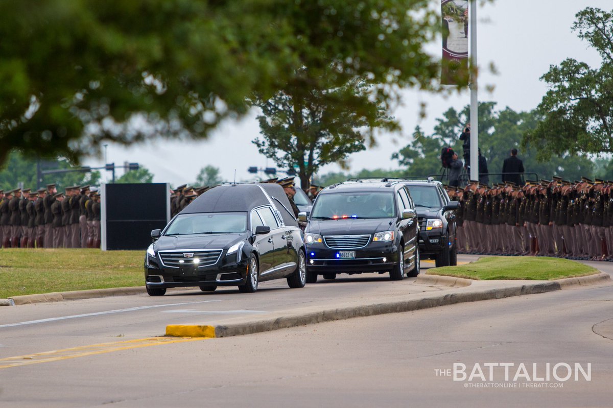 TheBattOnline's tweet photo. 700 cadets lined Barbara Bush Drive to pay their respects to former first lady Barbara Bush during the processional to the Bush family’s burial plot. https://t.co/kaFjGadl0N