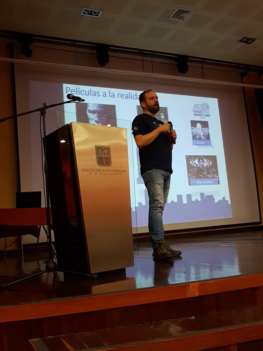 miguelEmendoza's tweet image. Con @flacMVP hablando de IA en el #GlobalAzureBootcamp2018 Medellín #GlobalAzure