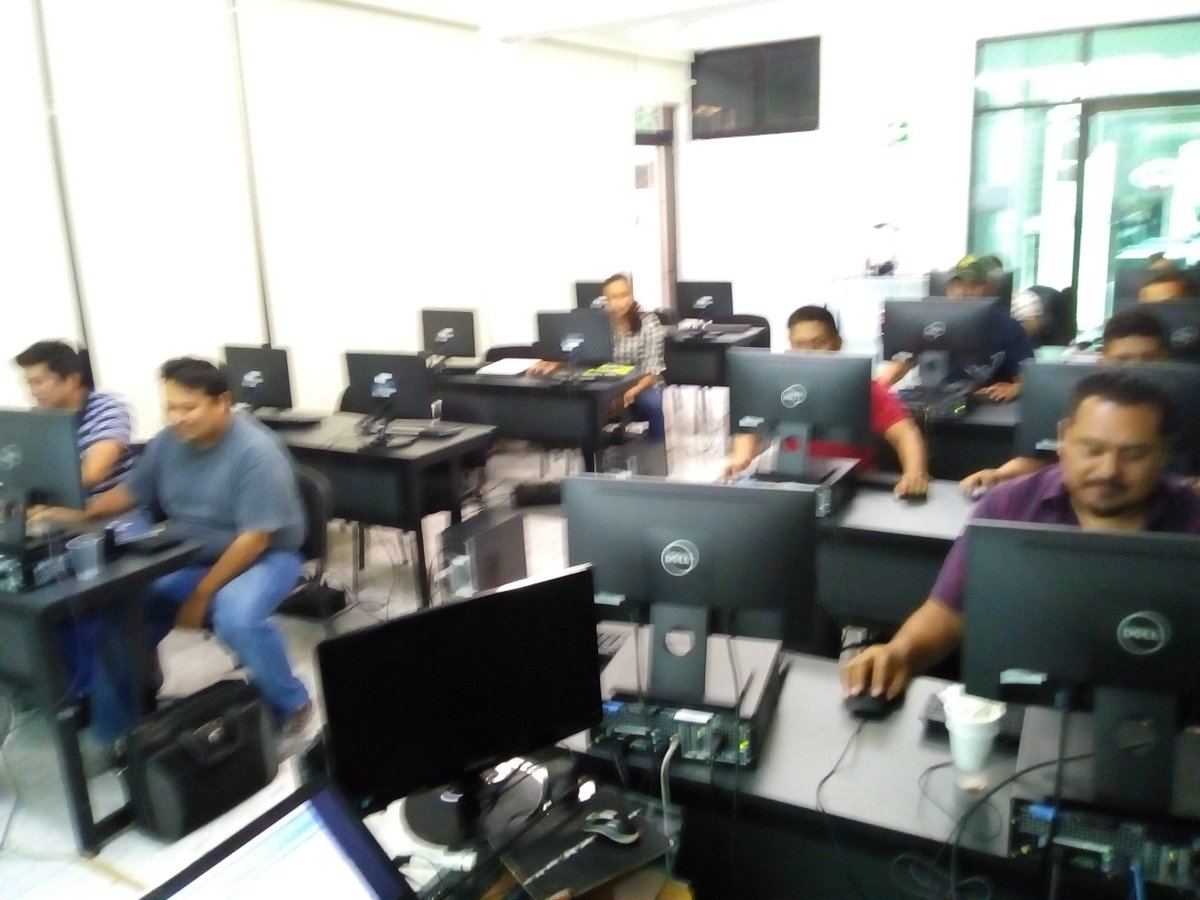 jgcp80's tweet photo. Primera sesión del curso #OPUS17 #PresupuestoProgramable con personal del @ifeqroo Agradezco la confianza de la @CMICqroo @FersaArq @AlfonsoSantin @asdrubalSierraM @mmoguelm @cahuo https://t.co/Qm54wlxkhf