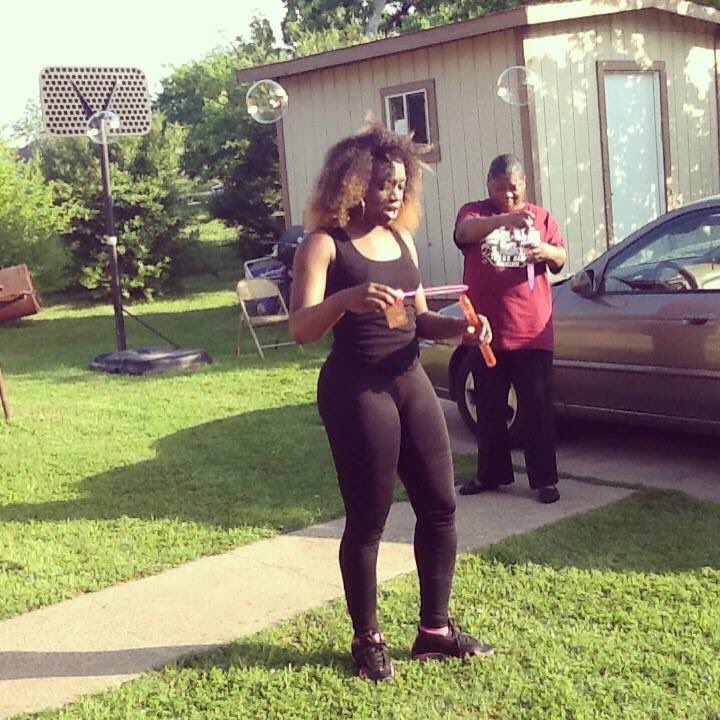MuvaMedusa's tweet photo. Bro this was my senior year of high school .... wtf 😂😂😂 #BeenThick https://t.co/RUjnzAcEm7