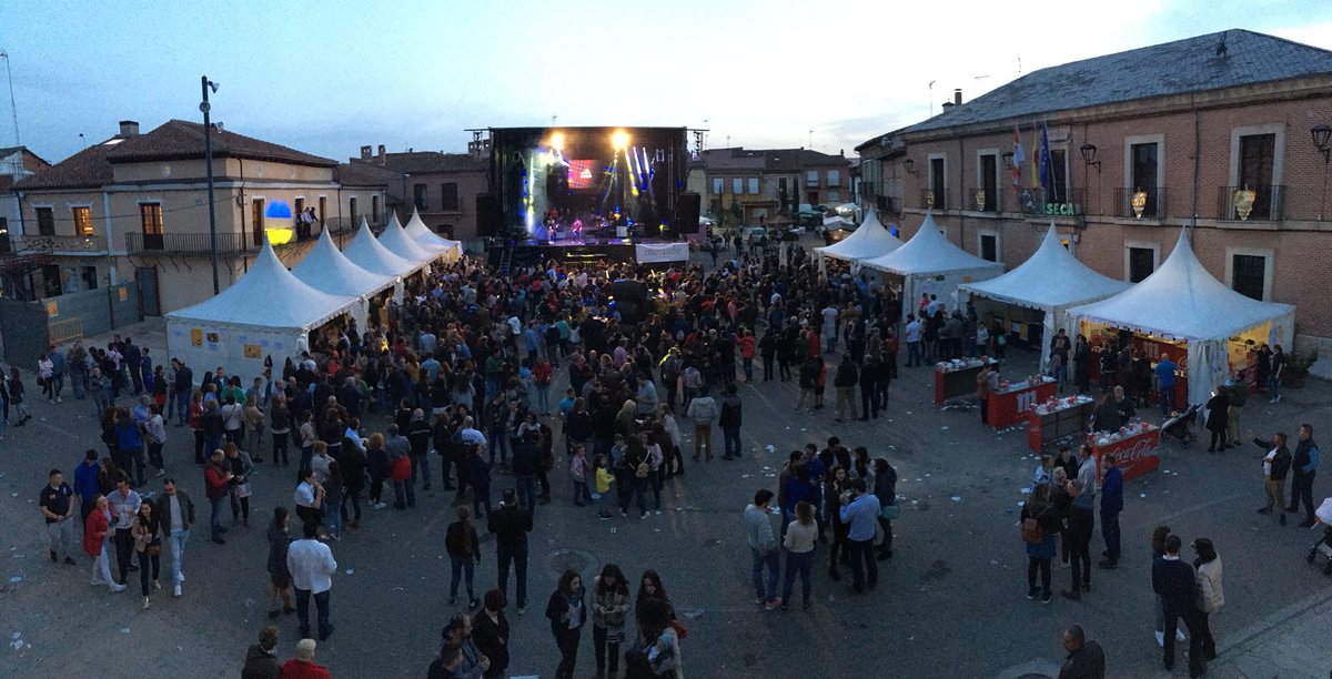 VisualCrea2010's tweet photo. El grupo #NoitesDeRockEMeigad de #MirandaDeEbro vencen en el #SarmientoFolkRock2018 en un ajustado resultado. Participaban también los grupos #TierraAntigua de #Cuéllar y #Bailare de #Valladolid que lo han bordado también. Gran ambiente en #LaSeca !! https://t.co/JS0lPiL4wJ