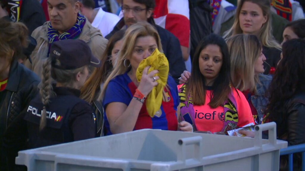 No sé qui és l'autor/autora de la fotografia. 
Enhorabona. És LA fotografia.