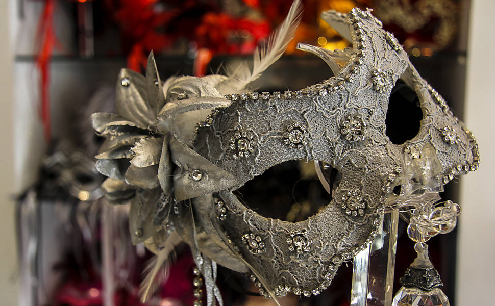 maysrichards's tweet photo. a doll or an angell? both #MasqueradeBall https://t.co/PGnobQGlxM