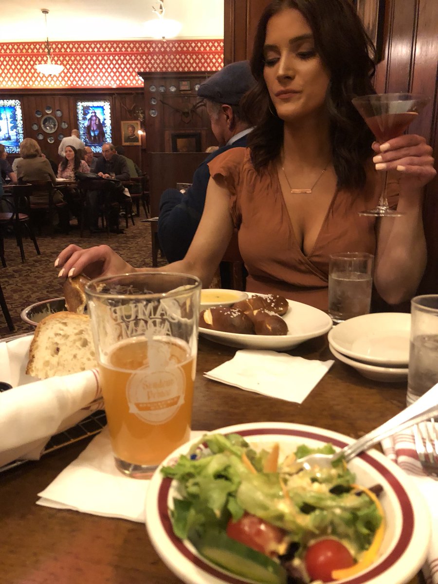 jeromiewhalen's tweet photo. @dinespringfield Dining at the Student Prince! @MassGovernor made a guest appearance as well 🍽 #dinespringfield https://t.co/ibRSHqCqg9