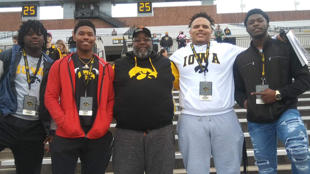 PopsNixon11's tweet photo. From left to right
 Jayden,Larry,Myself,Noah,Henry
Our Future is very Bright
@TheIowaHawkeyes 
#BallIsLife
#DaIowaEdge
#CanWait
#NextLevel https://t.co/tLWUbgh7wD