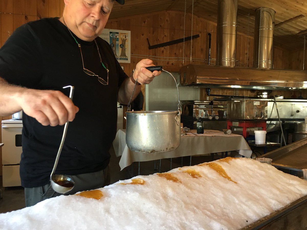 95mustang5050's tweet photo. Fun afternoon with the team Érablière au Sous Bois on the first warm day of spring!  #teamlasalle #stuffed #maplesyrop https://t.co/VZvUXyb9rd