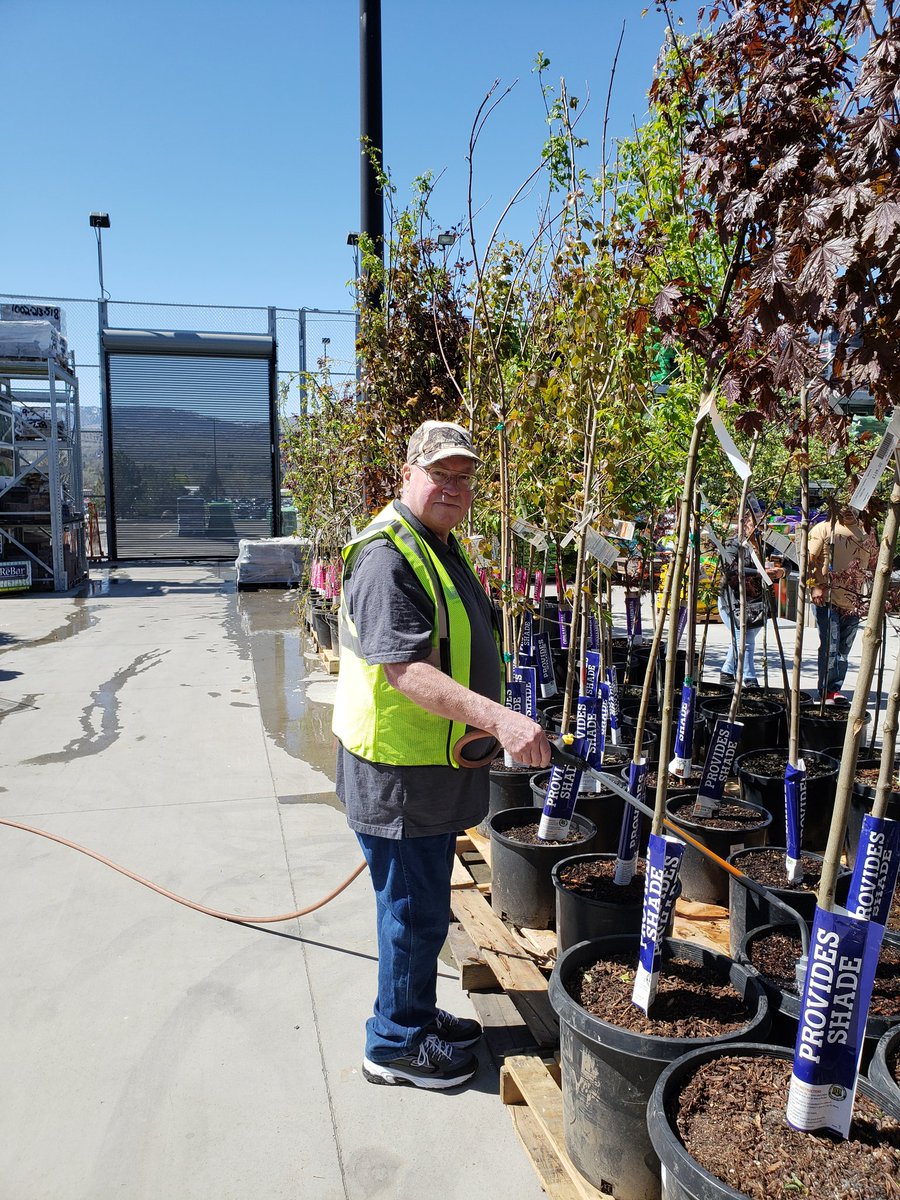 Steven_J_65's tweet image. Even George from the plumbing department knows how important it is to keep our live goods healthy.  Good job George.  @SworyDan #PNWSBF #4748omakWa