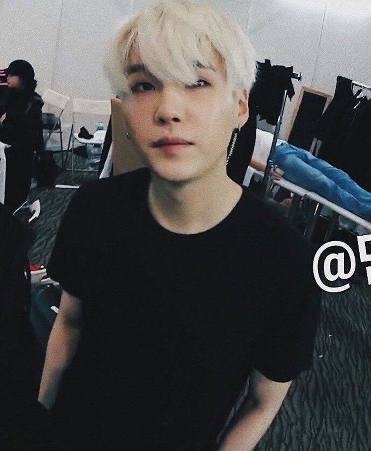 yoonminet's tweet photo. we need to talk more about This Look https://t.co/fF4TiqqNc2