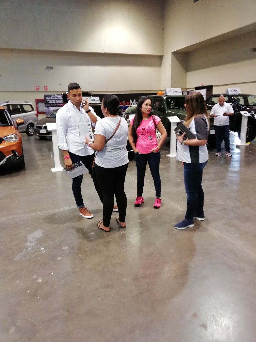 VeranoAutoShow's tweet photo. ¡Siguen llegando familias! Que buscan el auto de sus sueños en el #VeranoAutoShow2018. ¡Te esperamos hasta las 9 de la noche hoy! https://t.co/Ev9Dg55SJY