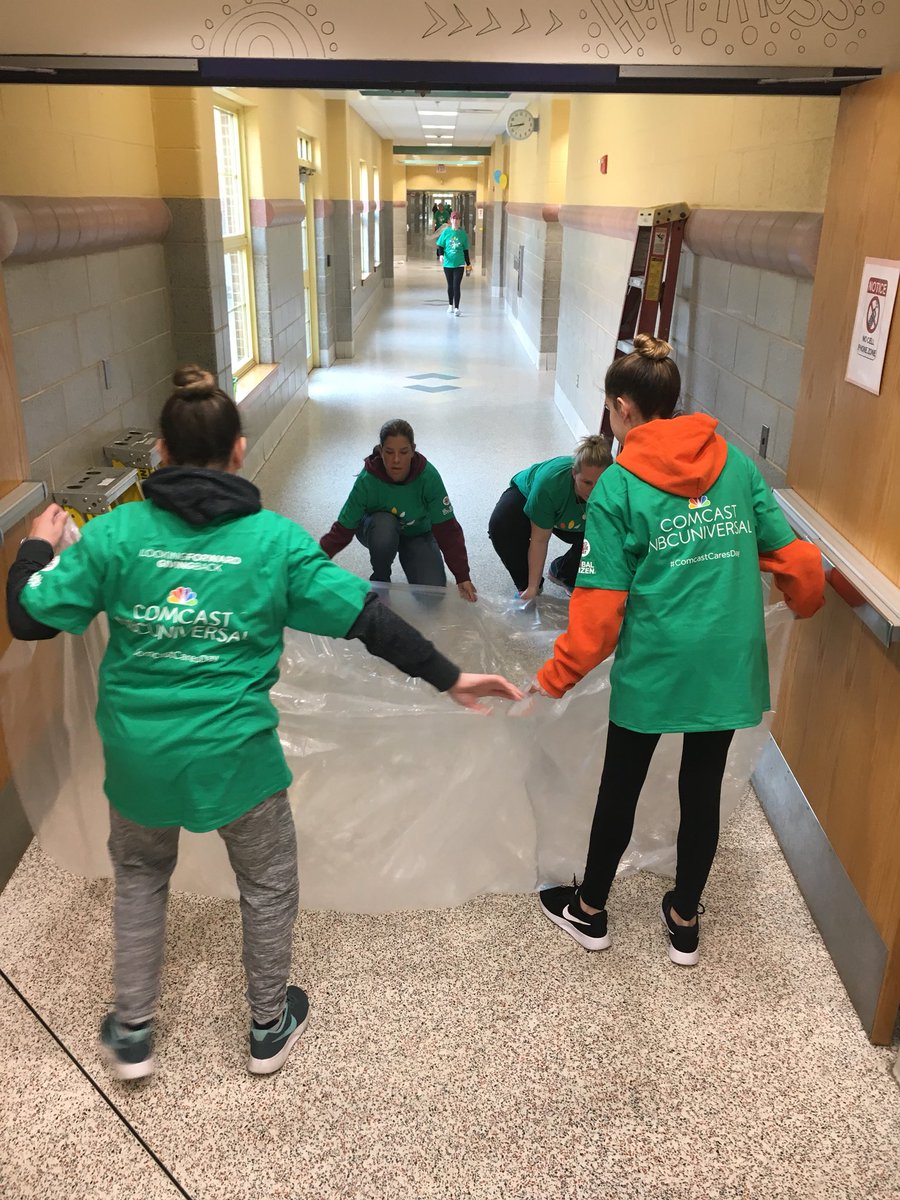 JefforyGibeault's tweet photo. Thank You @ComcastPhillyNJ for your time and resources to support #sousharkcsd.  #powerofwecsd #Comcastcaresday2018 https://t.co/G0NfpfqPbg