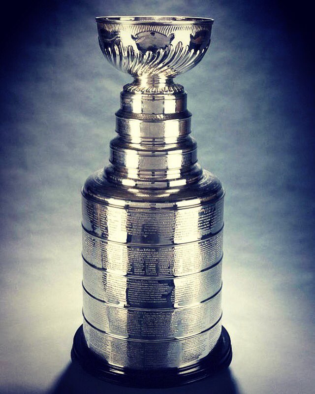 Come watch the NHL playoffs today @ 2pm &amp; 7pm!
・・・
Today’s special: 6 smoked wings &amp; a bucket of 5 <a href="/DosEquis/">Dos Equis</a> - 220 pesos (6 alitas ahumada y cubetas de 5 <a href="/DosEquis/">Dos Equis</a> - 220 pesos)
・・・
#stanleycup #nhlplayoffs #sportsonthebeach #hockeyinmexico #louthedoberman