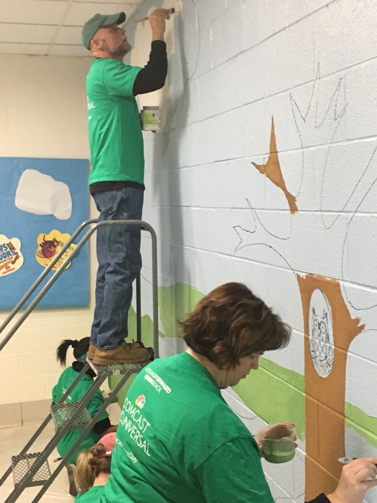 JefforyGibeault's tweet photo. More pictures from #Comcastcaresday2018 @sousharkscsd https://t.co/XiVakXg9jv