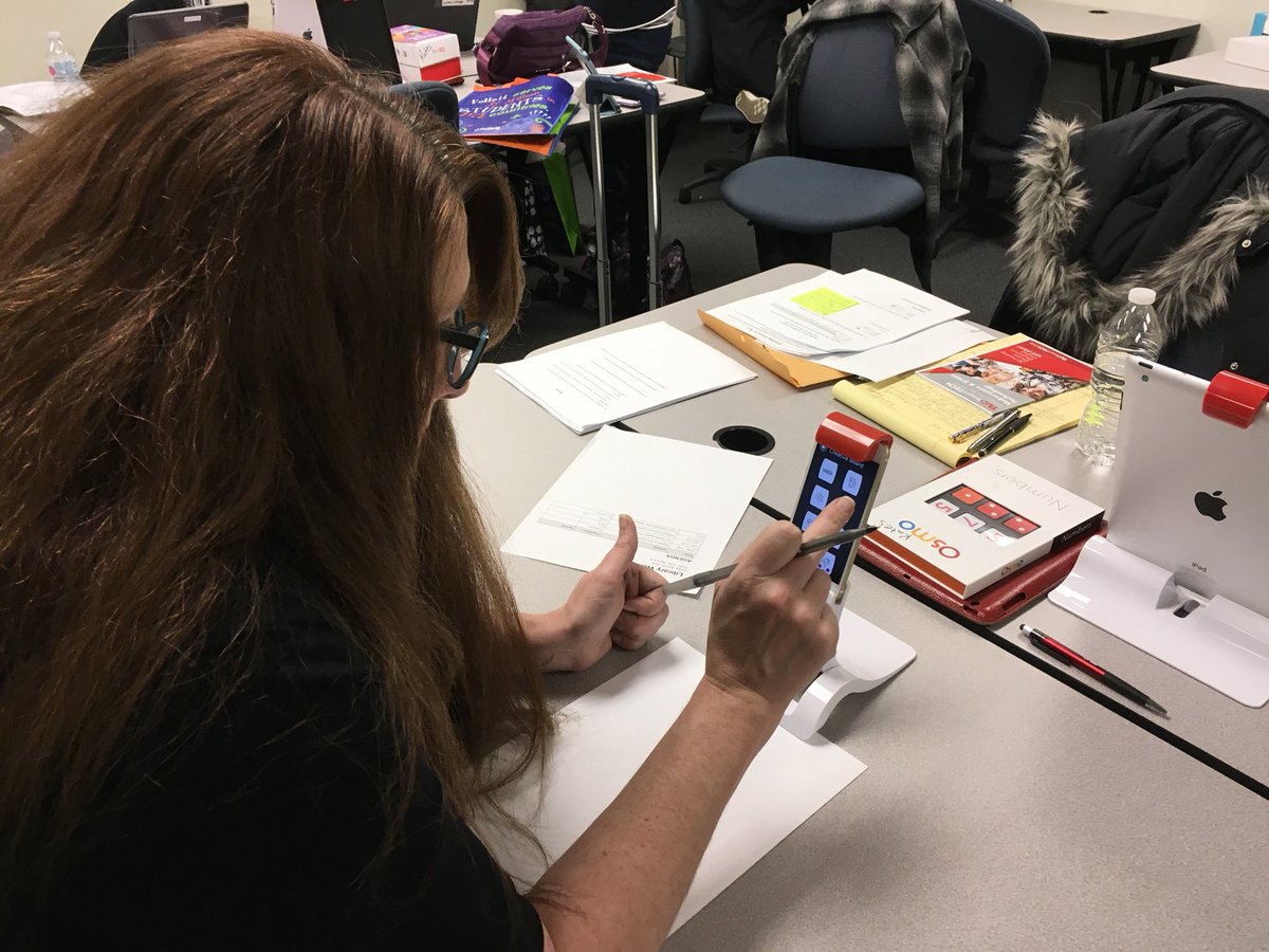 Getting secondary librarians excited about the iPhone base and Masterpiece. <a href="/PlayOsmo/">Osmo</a> #futurereadylibs