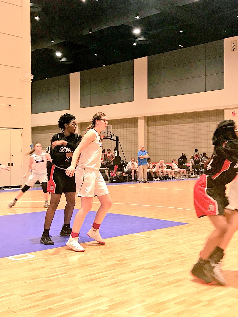 IndependenceGBB's tweet photo. Destinee Little (SC Future) and Grace Breckenridge (Lady Attack) playing well in the #DeepSouthClassic https://t.co/VK6XR1zsMa
