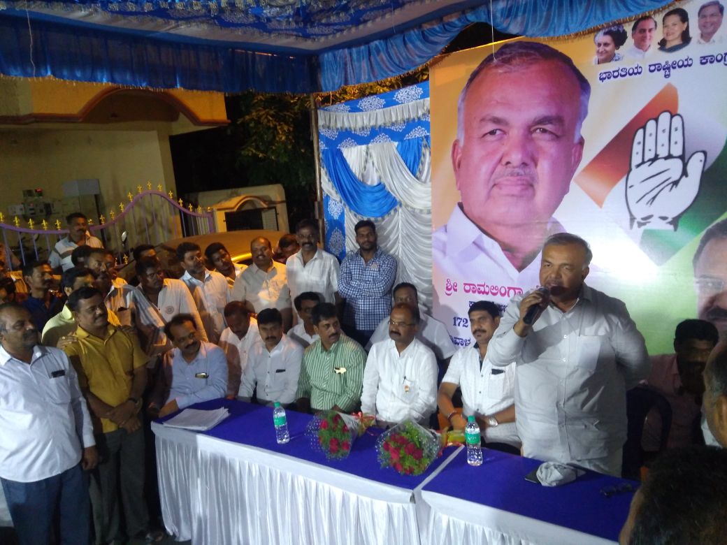 RLR_BTM's tweet photo. ಕರ್ನಾಟಕ ವಿಧಾನಸಭಾ ಚುನಾವಣೆಗೆ ಬಿಟಿಎಂ ವಿಧಾನಸಭಾ ಕ್ಷೇತ್ರದಿಂದ ಕಾಂಗ್ರೆಸ್ ಅಭ್ಯರ್ಥಿಯಾಗಿ ಸ್ಪರ್ಧಿಸುತ್ತಿರುವ ಮಾನ್ಯ ಗೃಹ ಸಚಿವರಾದ ಶ್ರೀ ರಾಮಲಿಂಗಾರೆಡ್ಡಿ ಅವರು ಮಡಿವಾಳ ವಾರ್ಡ್ 172ನಲ್ಲಿ ಆಯೋಜಿಸಲಾಗಿದ್ದ 'ಕಾಂಗ್ರೆ��್ ಕಾರ್ಯಕರ್ತರ ಸಭೆ'ಯಲ್ಲಿ ಪಾಲ್ಗೊಂಡ ಕ್ಷಣ.
#RLR4BTM #NammaBTM #INC4Karnataka https://t.co/lyF3ifal5s