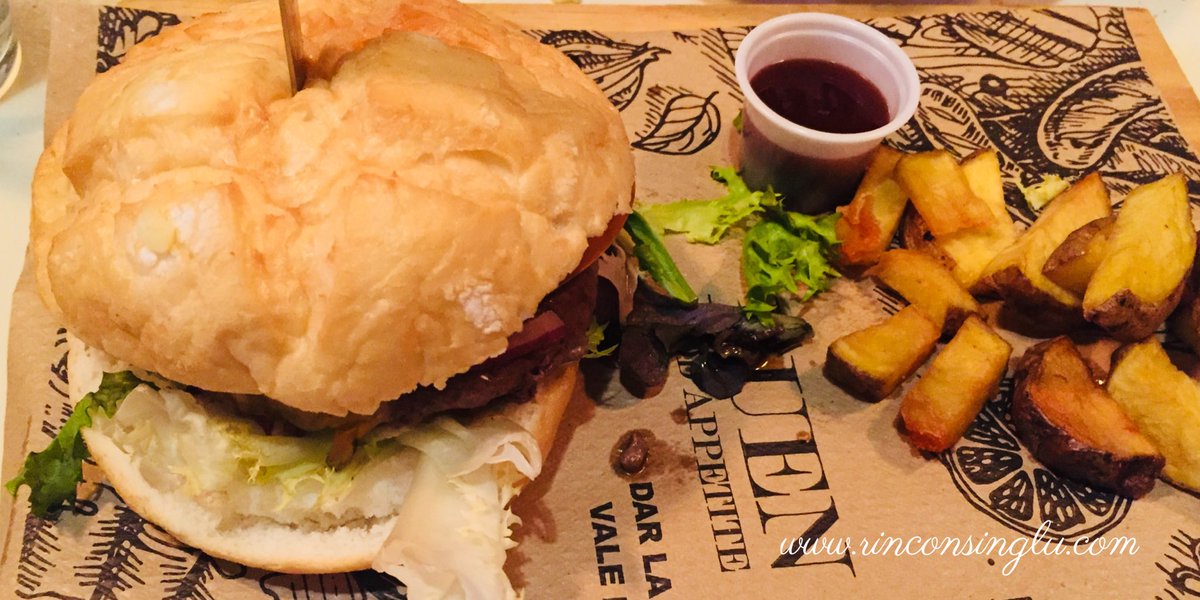 rinconsinglu's tweet photo. Noche de #MalaBurger en #Jerez 🍔 Hamburguesa #singluten 👏🏼👏🏼👏🏼 #jerezsingluten #celiacos #felizsabado #glutenfree https://t.co/Fp3FMt4tOu