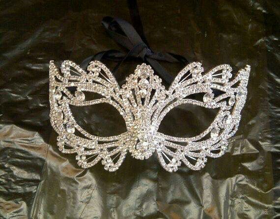 willaquinzel's tweet photo. they're real diamonds, i stole this mask earlier today #MasqueradeBall https://t.co/cwdUn4z4cs