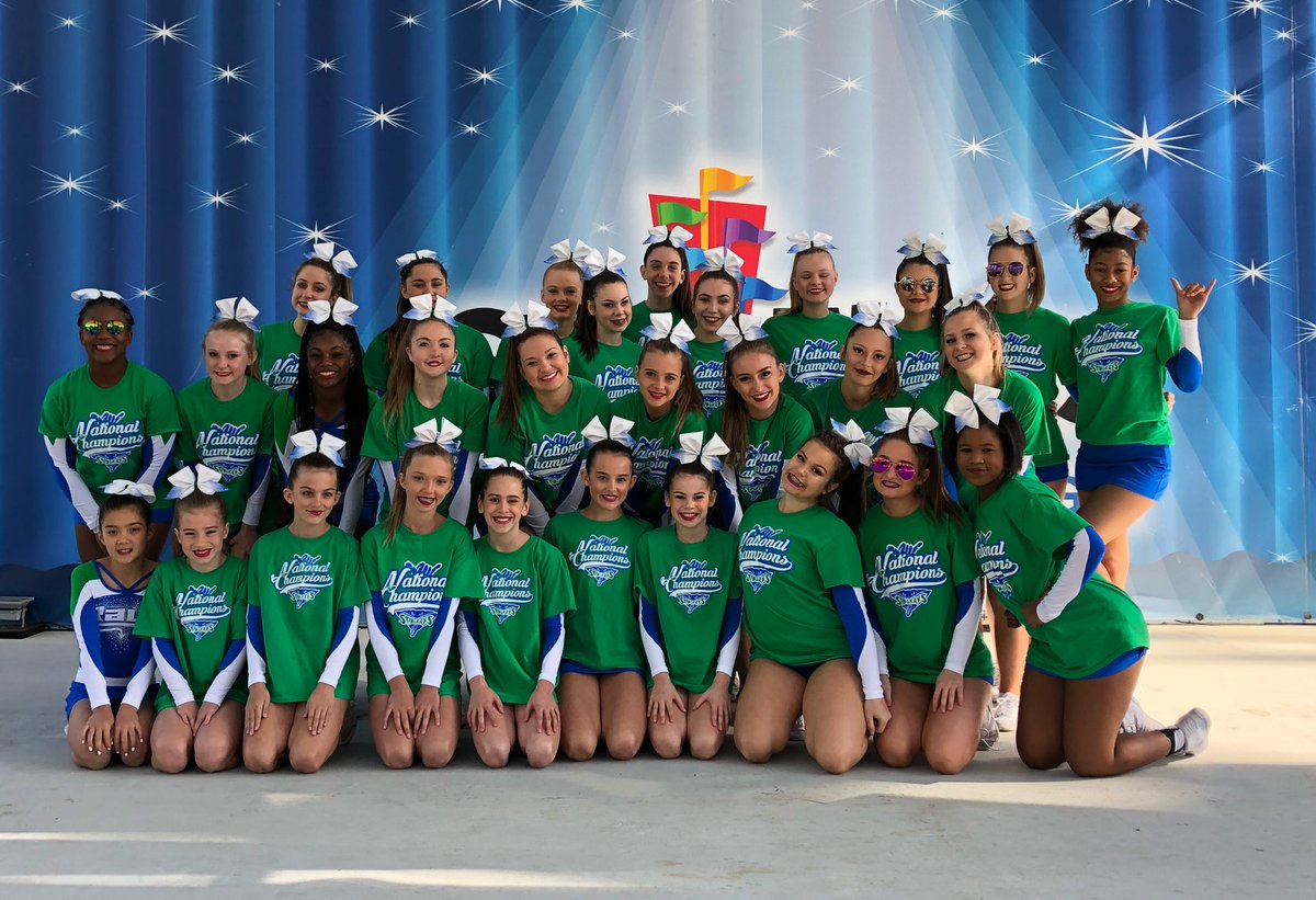LetsGoPAYge's tweet photo. OXYGEN RAYS: LEVEL 3 GRAND CHAMPIONS 💙💚 https://t.co/VObDqSZd62