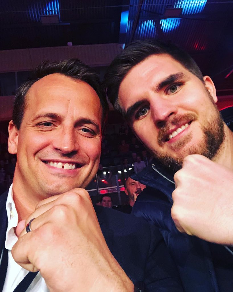 WassermanBoxing's tweet photo. Promoter Nisse Sauerland ringside with true warrior Erik Skoglund ✊🏻

#boxing #live on https://t.co/v5XNZ32KED 🥊 #TeamSauerland https://t.co/hR8sfClMQC