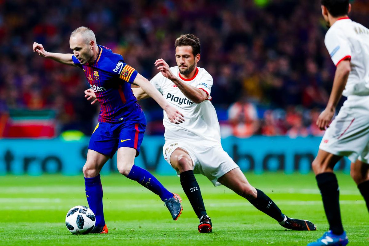 tjcope's tweet photo. ¡An-drés I-nies-ta! Lo, lo, lo, lo, lo, lo....
El homenaje del todo el fútbol español al hombre que marcó el gol que nos hizo Campeones del Mundo🇪🇸. 
#FinalCopaEnCOPE🏆 https://t.co/SyvwsL8UyH