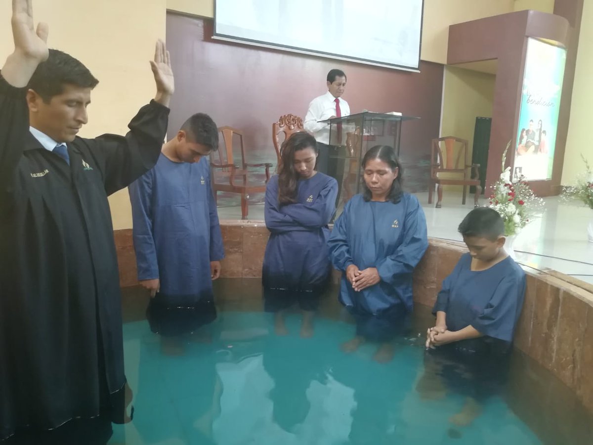 PrElvisCuellar's tweet photo. #Revive5 #LluviasDeBendición MayordomÍa es Reconocer que Dios sea el dueño de nuestras vidas. Hoy preciosas almas entregaron su vida como ofrenda viva mediante el bautismo buscando a "Jesús, el Agua viva que satisface" @AdventistasMOP @AdventistasUPS @ https://t.co/cFtHsMumsP
