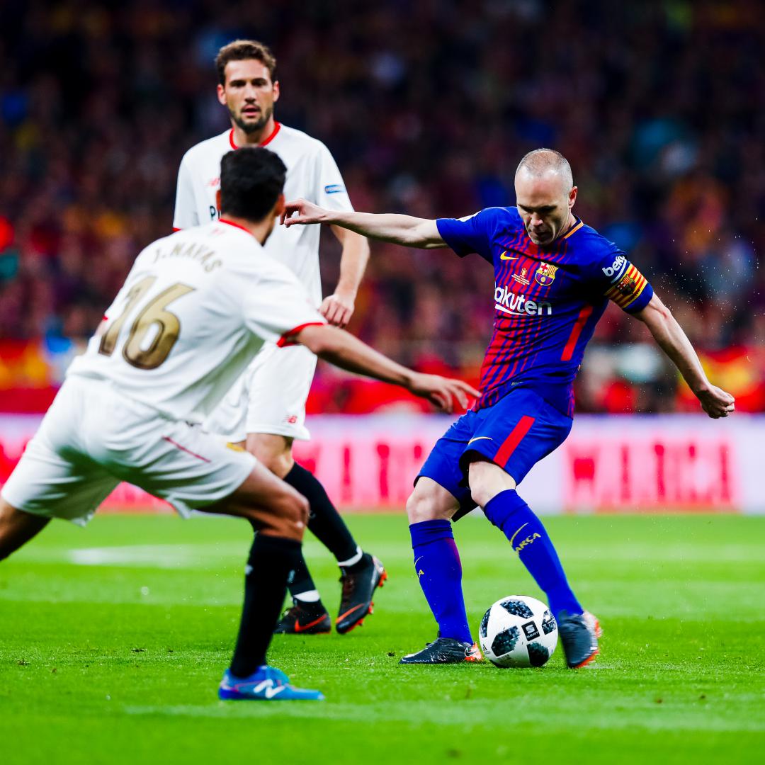 messi_class's tweet photo. Thank you Andres. The best midfielder in the History of Barça and one of the best in the history of football.  #Iniesta #SEVBAR #CopaBarça https://t.co/BEh2AhnNzm