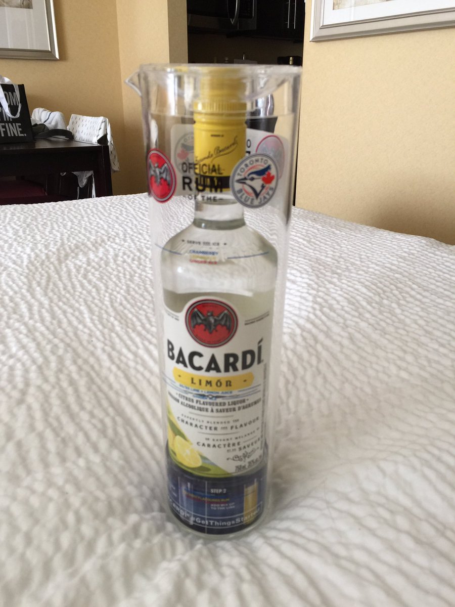 heintzmanmom's tweet photo. Surprise in the LCBO aisle #GetThingsStarted #bacardisurprise #withmafriends https://t.co/6f3wkGKCzy