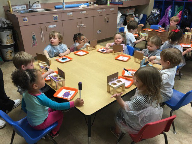 MoJaxon1's tweet photo. #1402Rock🌟s @MelindaDrake41 &amp; @mojaxon1 ended their week with a Bang! Hosting another kids workshop with Baptist Health Early Childhood Development ages 2 &amp; 3👨🏽‍🏫👩‍🏫! Building Stronger Realationship with all age groups one day at a time! #SWBest https://t.co/d5R99pXKMA