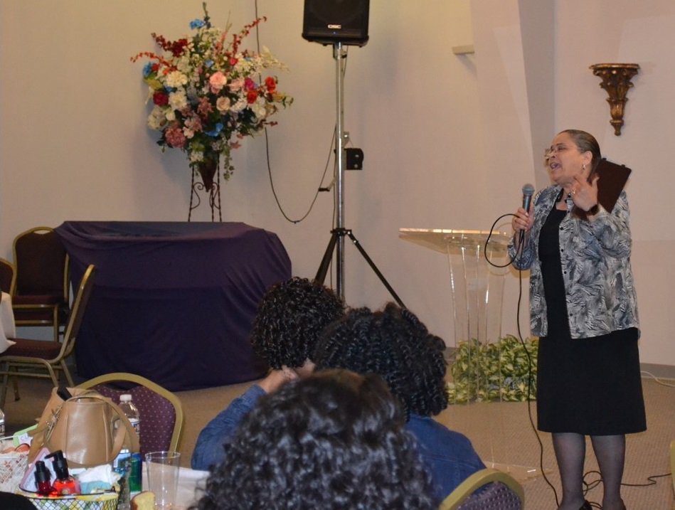 EnduringJoyMin's tweet photo. Evangelist N. Betty Huff tells everyone to stay vigilant and choose God's path first during the 2018 Conference "It Ain't The Dirt." #EnduringJoy https://t.co/lnNEwJtLwD