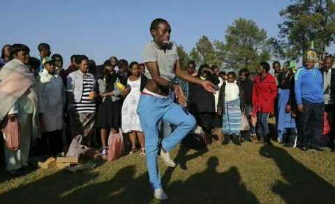 Smesh_McC's tweet photo. #SteveMustFall #SteveKhompelaMustGo #SteveHasFallen💃💃💃💃💃💃💃💃💃 Yahamb' inja🏃🏃🏃 https://t.co/9zvENb7H7T