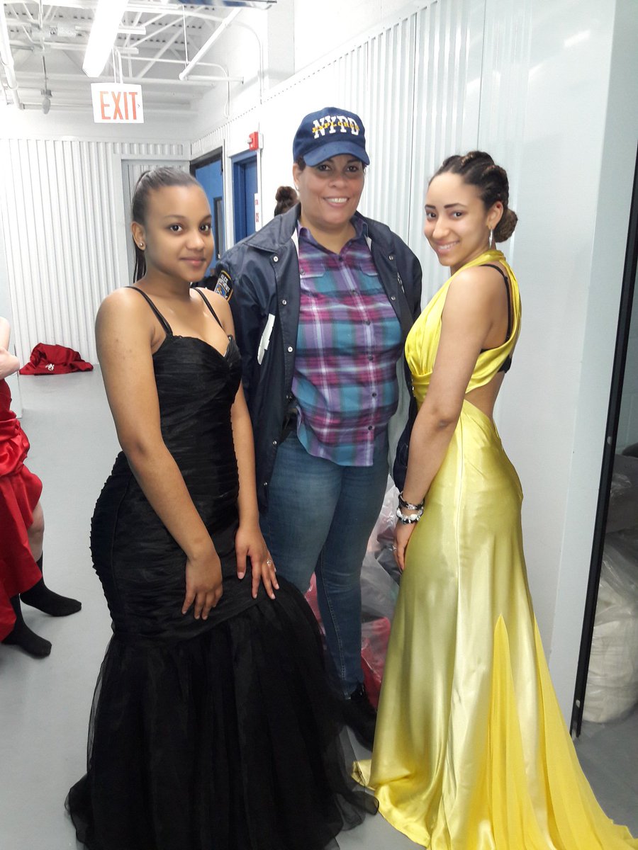 NYPD113Pct's tweet photo. Shout Out PO.Adino & Youth Officers @NYPD49Pct who drove to Queens today to bring Explorer Post #2049 to pick out dresses for their upcoming prom night. Even though #PromImpact is 2 weeks away, who can say No to #KidsInNeed & Sisters in Blue👮♀️
#copswhocare @NYPDCommAffairs https://t.co/42cVwmgVsL