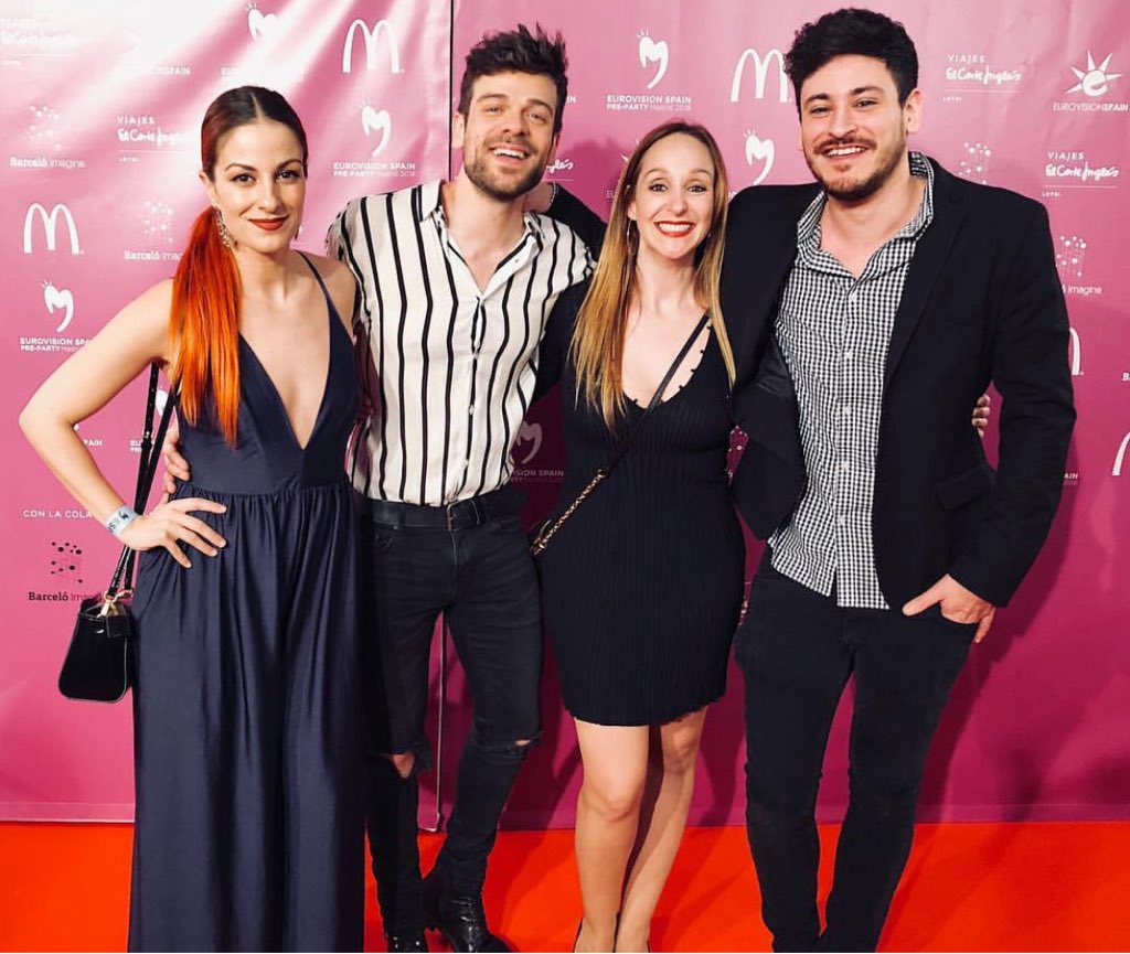 adjaclaire's tweet photo. Aprendan de ellos de verdad menos criticas y mas disfrutar #ThosFansCepeda21A https://t.co/oLq4W4vpQY