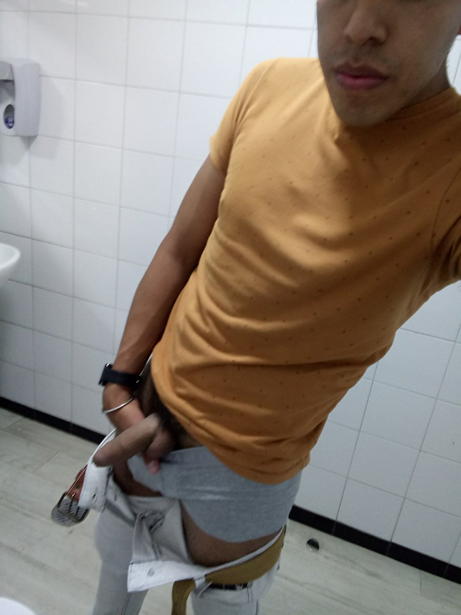 addanielsandro's tweet photo. Echando coto en los baños de universidad jaja amo mi escuela... https://t.co/IqqKYfGWX4