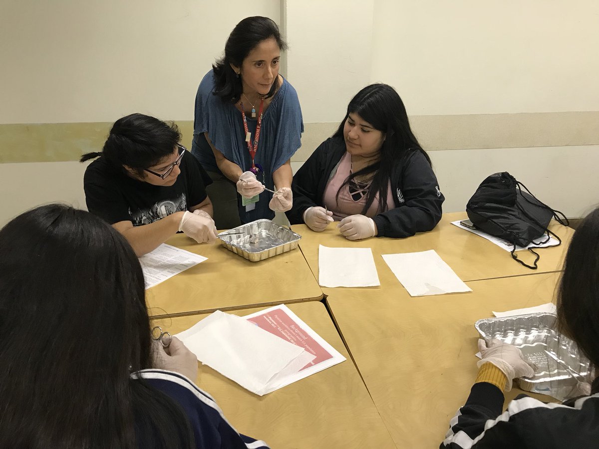 maz06's tweet photo. Kaiser Permanente physicians and staff host workshops at @AML_Conference with Dr. Consuelo Casillas and team providing hands-on eye and heart dissections, and Christina Buendia inspiring young Latinas to consider a career in health care. @KPSCALnews @one_kpla https://t.co/eNkxLi5RfS